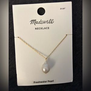 Madewell freshwater pearl necklace 21-24 in